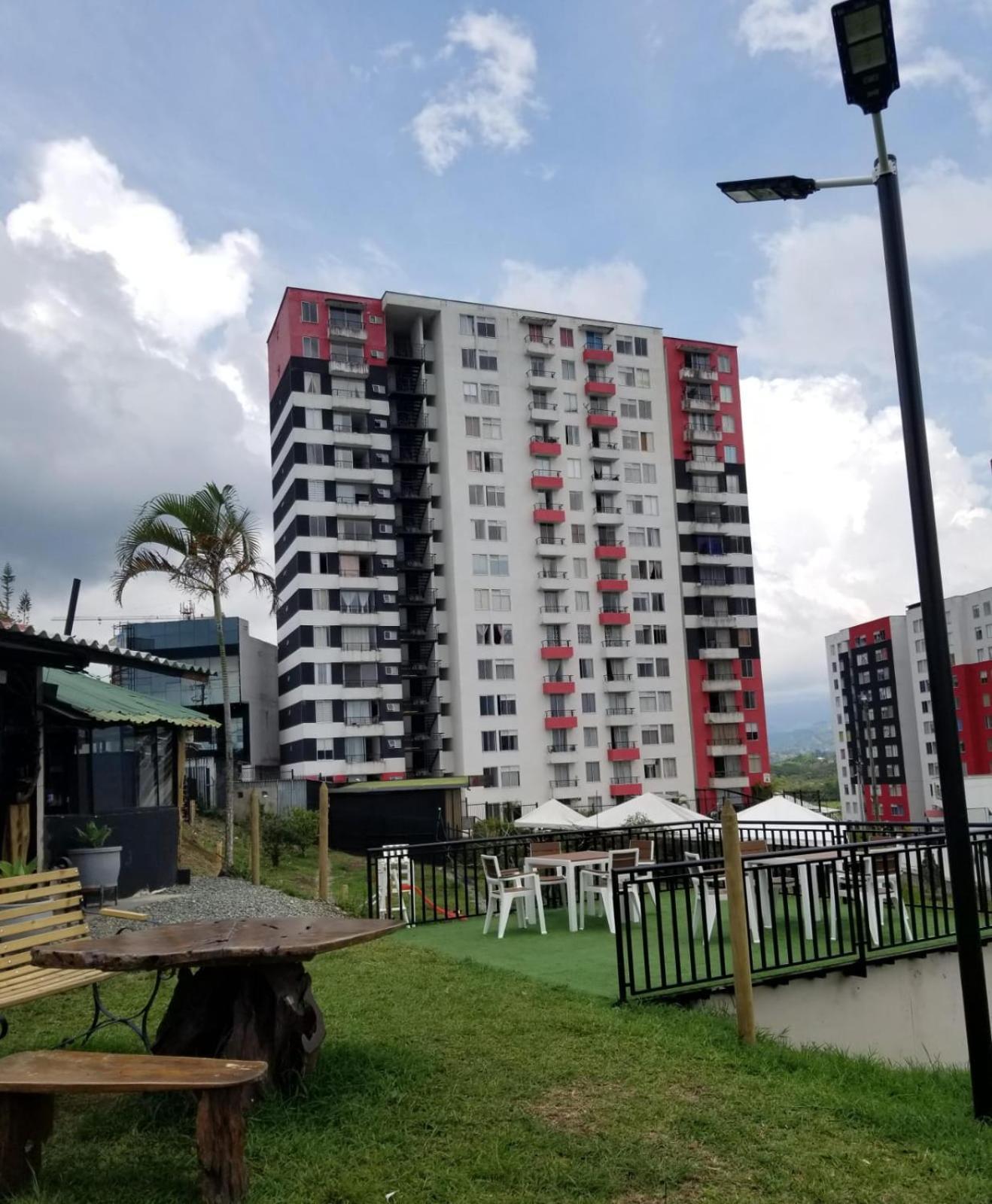 En El Norte De Armenia, En La Via A Salento Y Filandia Con Parqueadero De Carro Apartamento Armenia (Quindio)